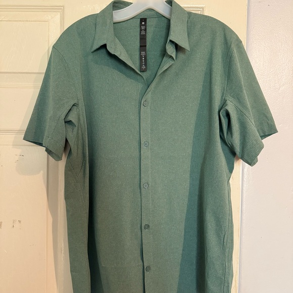lululemon athletica Casual Green Button Down Shirt - Picture 1 of 3